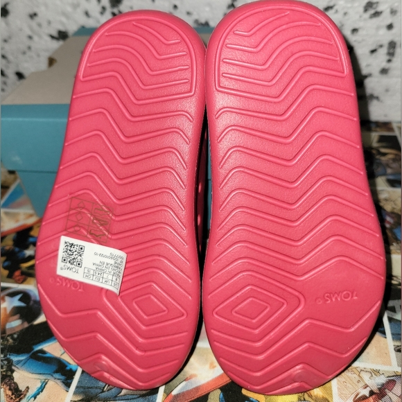 TOMS Earthwise - Picture 2 of 4